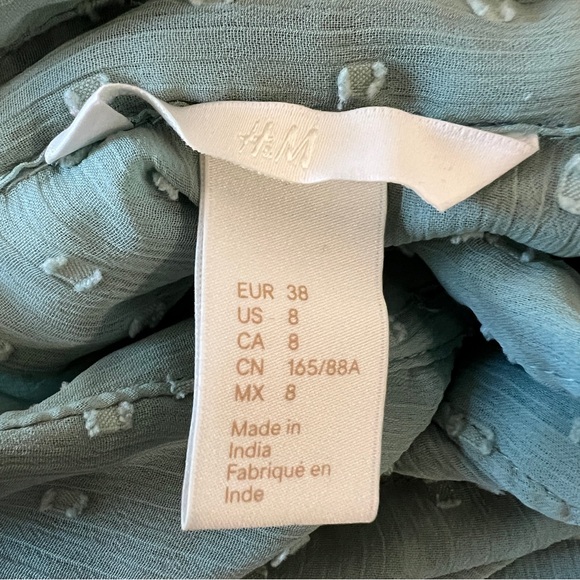 H&M Light Green Sleeveless Blouse Size 8 Lightweight Sheer Textured Spring Top - Picture 2 of 8